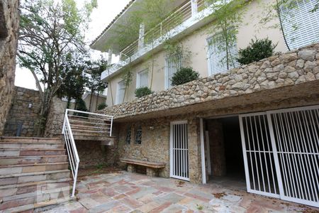 Casa para alugar com 463m², 4 quartos e 6 vagasfrente