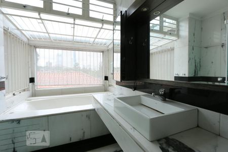 Casa para alugar com 463m², 4 quartos e 6 vagassuite 2