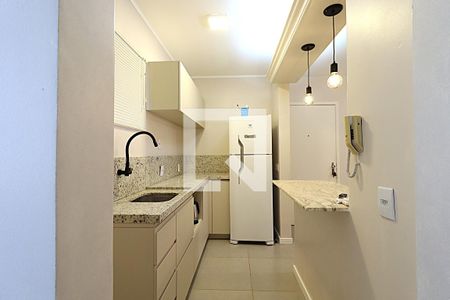 Sala/Cozinha de apartamento à venda com 1 quarto, 45m² em Auxiliadora, Porto Alegre