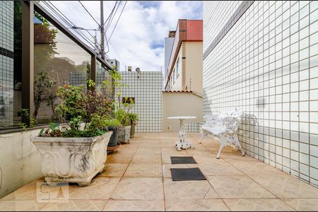 Apartamento para alugar com 75m², 2 quartos e 1 vaga Apartamento para alugar com 75m², 2 quartos e 1 vagaEntrada