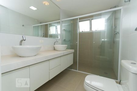 Apartamento à venda com 210m², 4 quartos e 3 vagas Apartamento à venda com 210m², 4 quartos e 3 vagasBanheiro da suíte