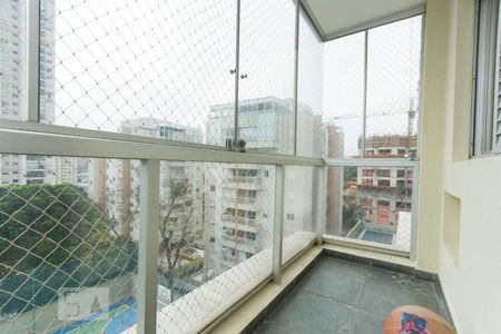 Apartamento à venda com 210m², 4 quartos e 3 vagas Apartamento à venda com 210m², 4 quartos e 3 vagasVaranda da suíte