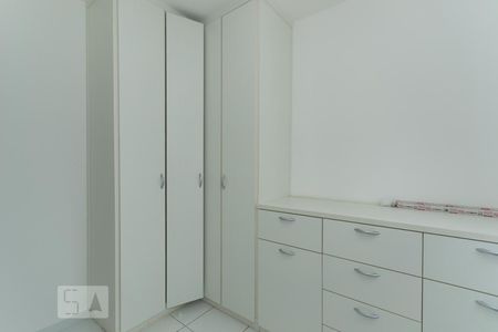 Apartamento à venda com 210m², 4 quartos e 3 vagas Apartamento à venda com 210m², 4 quartos e 3 vagasQuarto de serviço