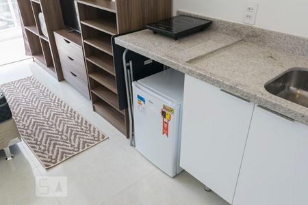 Studio - Cozinha (Geladeira) de kitnet/studio para alugar com 1 quarto, 22m² em Sé, São Paulo