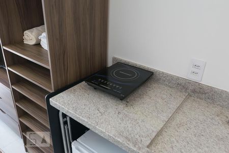 Studio - Cozinha (Fogão) de kitnet/studio para alugar com 1 quarto, 22m² em Sé, São Paulo