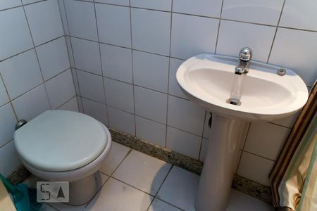 Apartamento à venda com 120m², 2 quartos e sem vaga Apartamento à venda com 120m², 2 quartos e sem vagaBanheiro de Serviço