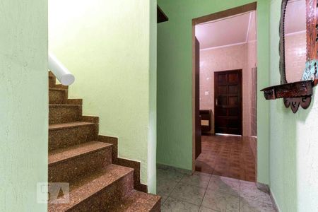 Escada de Acesso Quartos de casa para alugar com 3 quartos, 187m² em Vila Marieta, São Paulo