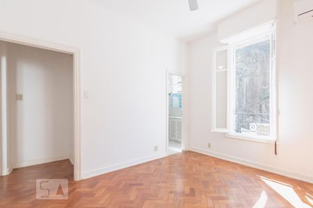 Apartamento à venda com 107m², 2 quartos e 1 vagaSuíte