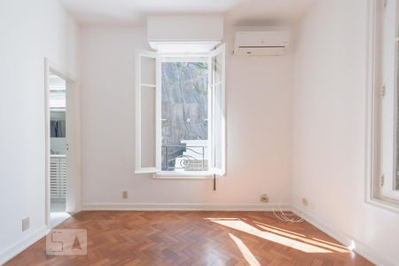 Apartamento à venda com 107m², 2 quartos e 1 vagaSuíte