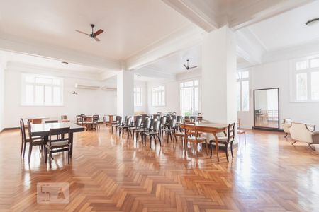 Apartamento à venda com 107m², 2 quartos e 1 vagaSalão de Festas