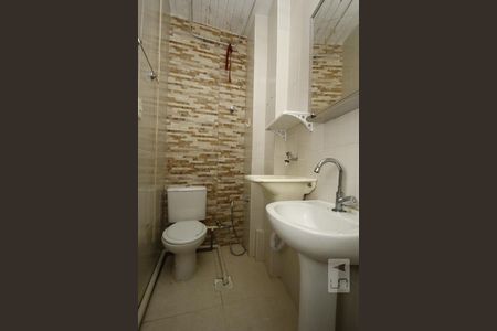 Banheiro de kitnet/studio para alugar com 1 quarto, 27m² em Centro, Rio de Janeiro