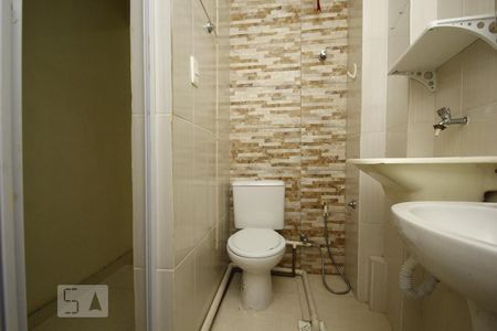 Banheiro de kitnet/studio para alugar com 1 quarto, 27m² em Centro, Rio de Janeiro