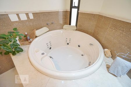 Casa à venda com 450m², 4 quartos e 6 vagasDetalhe banheiro suíte 4