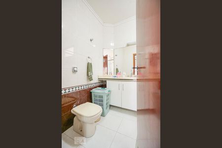 Casa à venda com 450m², 4 quartos e 6 vagasBanheiro suíte 1