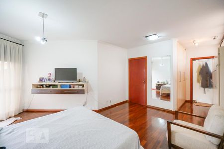 Casa à venda com 450m², 4 quartos e 6 vagasQuarto 4 suíte