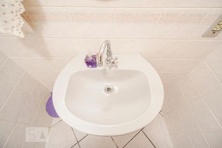 Casa à venda com 450m², 4 quartos e 6 vagasDetalhe banheiro de serviço