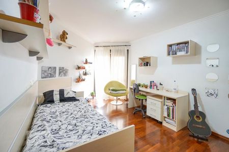 Casa à venda com 450m², 4 quartos e 6 vagasQuarto 3 suíte