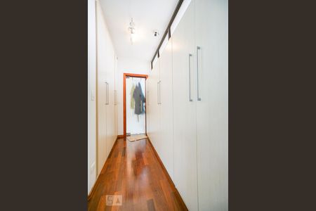 Casa à venda com 450m², 4 quartos e 6 vagasCloset suíte 4