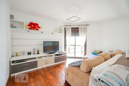 Casa à venda com 450m², 4 quartos e 6 vagasSala de TV andar superior