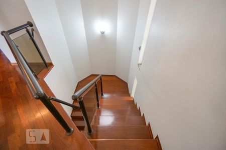 Casa à venda com 450m², 4 quartos e 6 vagasEscada