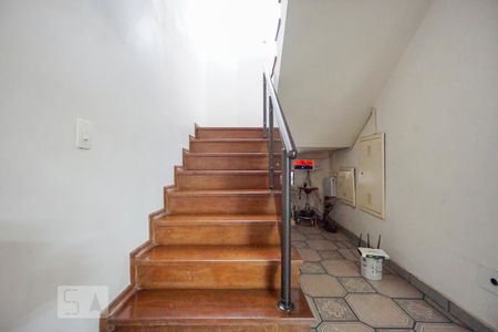 Casa à venda com 450m², 4 quartos e 6 vagasEscada garagem