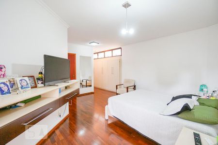 Casa à venda com 450m², 4 quartos e 6 vagasQuarto 4 suíte