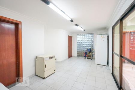 Casa à venda com 450m², 4 quartos e 6 vagasQuarto de serviço 2