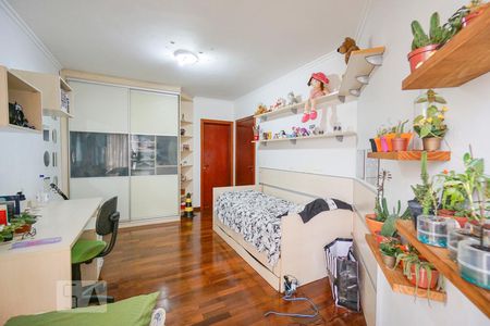 Casa à venda com 450m², 4 quartos e 6 vagasQuarto 3 suíte