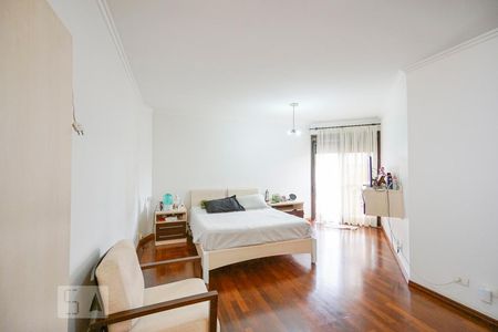 Casa à venda com 450m², 4 quartos e 6 vagasQuarto 4 suíte