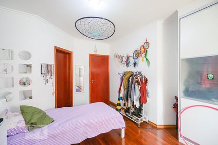 Casa à venda com 450m², 4 quartos e 6 vagasQuarto suíte 2