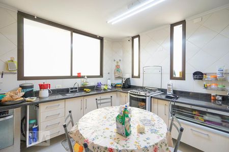 Casa à venda com 450m², 4 quartos e 6 vagasCozinha