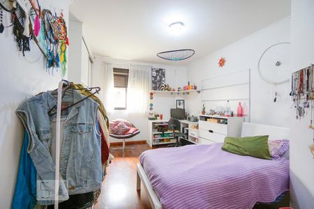 Casa à venda com 450m², 4 quartos e 6 vagasQuarto 2 suíte