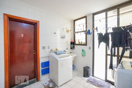 Casa à venda com 450m², 4 quartos e 6 vagasÁrea de serviço