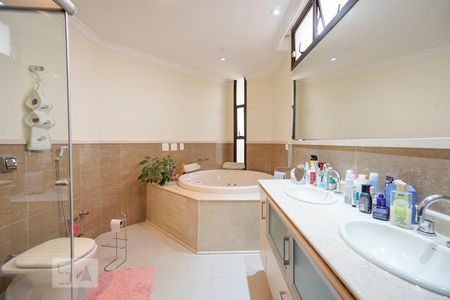 Casa à venda com 450m², 4 quartos e 6 vagasBanheiro suíte 4