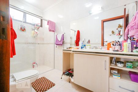 Casa à venda com 450m², 4 quartos e 6 vagasBanheiro suíte 3