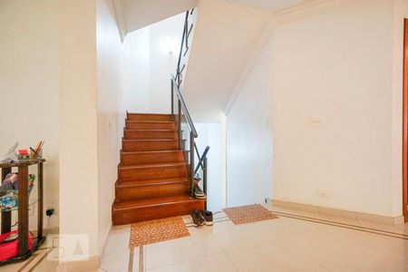 Casa à venda com 450m², 4 quartos e 6 vagasEscada