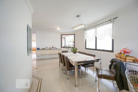 Casa à venda com 450m², 4 quartos e 6 vagasSala de jantar