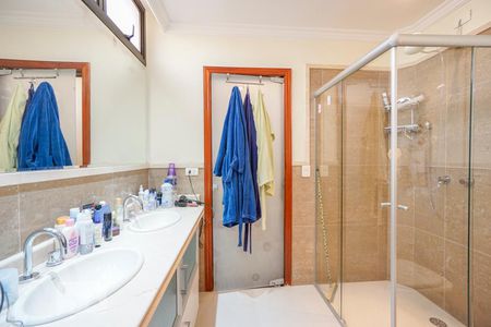 Casa à venda com 450m², 4 quartos e 6 vagasBanheiro suíte 4