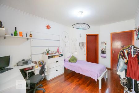 Casa à venda com 450m², 4 quartos e 6 vagasQuarto 2 suíte