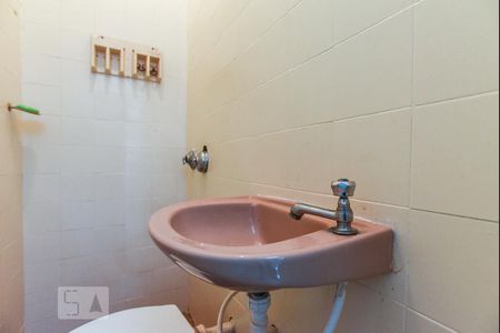 Casa de condomínio à venda com 144m², 3 quartos e 2 vagas Casa de condomínio à venda com 144m², 3 quartos e 2 vagasBanheiro de Serviço