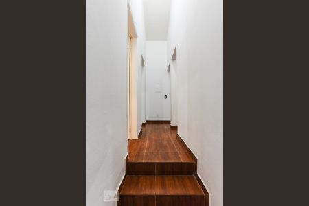 Casa de condomínio à venda com 144m², 3 quartos e 2 vagas Casa de condomínio à venda com 144m², 3 quartos e 2 vagasEscada