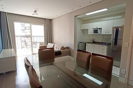 Sala de apartamento para alugar com 2 quartos, 69m² em Jardim Tupanci, Barueri