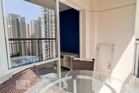 Varanda da sala de apartamento para alugar com 2 quartos, 69m² em Jardim Tupanci, Barueri