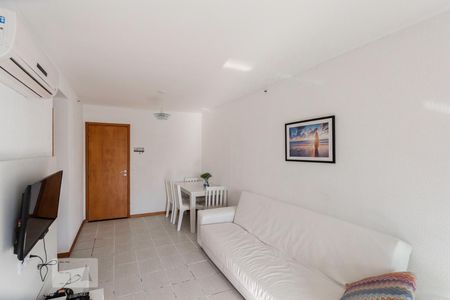 Sala de kitnet/studio à venda com 1 quarto, 45m² em Jacarepaguá, Rio de Janeiro
