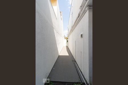 Casa à venda com 280m², 3 quartos e 4 vagasCorredor Lateral