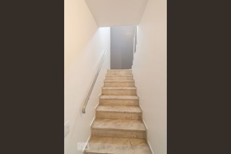 Casa à venda com 280m², 3 quartos e 4 vagasEscada 