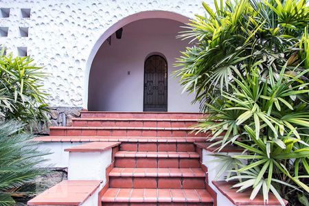 Casa para alugar com 350m², 7 quartos e 8 vagas Casa para alugar com 350m², 7 quartos e 8 vagasEntrada