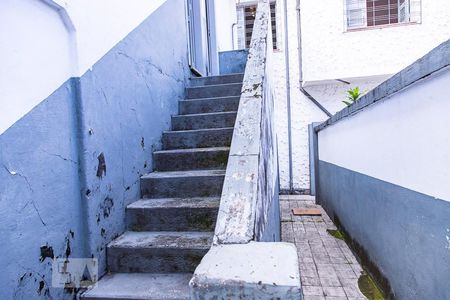 Casa para alugar com 350m², 7 quartos e 8 vagas Casa para alugar com 350m², 7 quartos e 8 vagasEscada