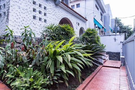 Casa para alugar com 350m², 7 quartos e 8 vagas Casa para alugar com 350m², 7 quartos e 8 vagasEntrada