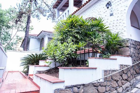 Casa para alugar com 350m², 7 quartos e 8 vagas Casa para alugar com 350m², 7 quartos e 8 vagasEntrada